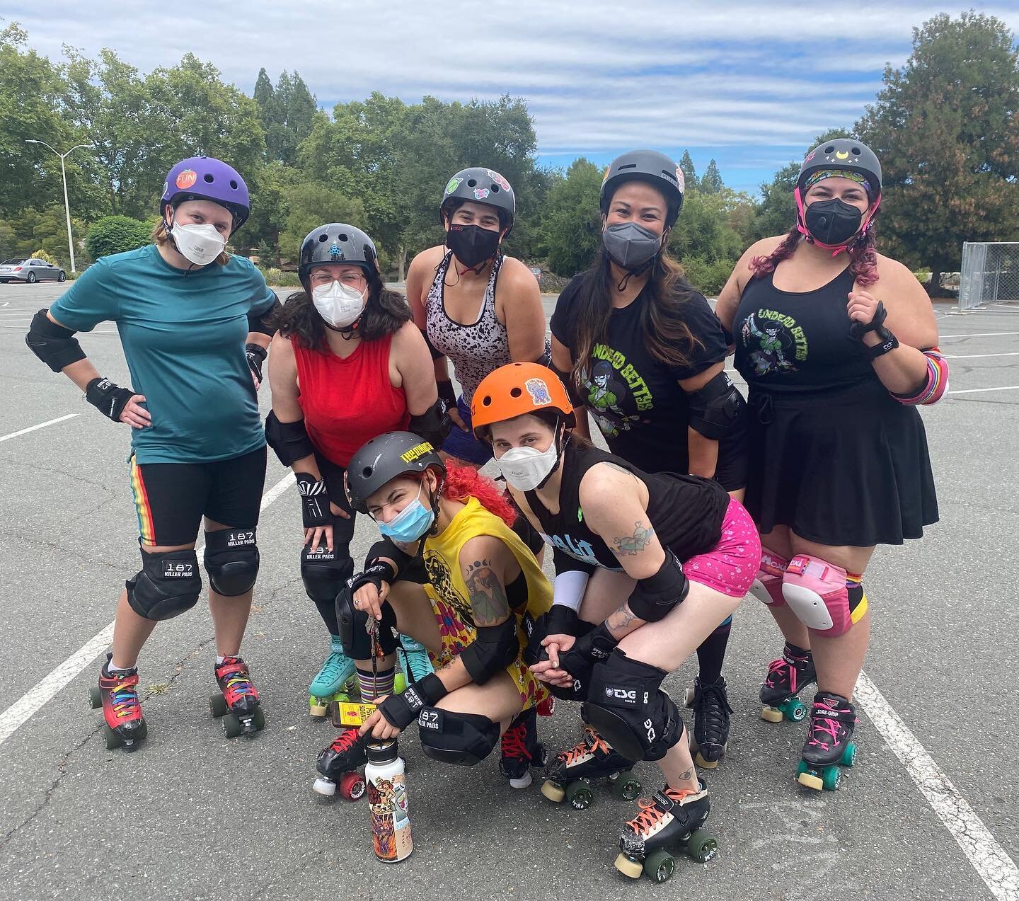 A fun Monday skate sesh💜💚 
 
Don&rsquo;t forget to grab tickets for our derby tournament this weekend! More info on our last post. 

🎟 https://m.bpt.me/event/5460107

#rollerskates #rollerderby #undeadrollerderby #rollerskating #rollerderbylife #r