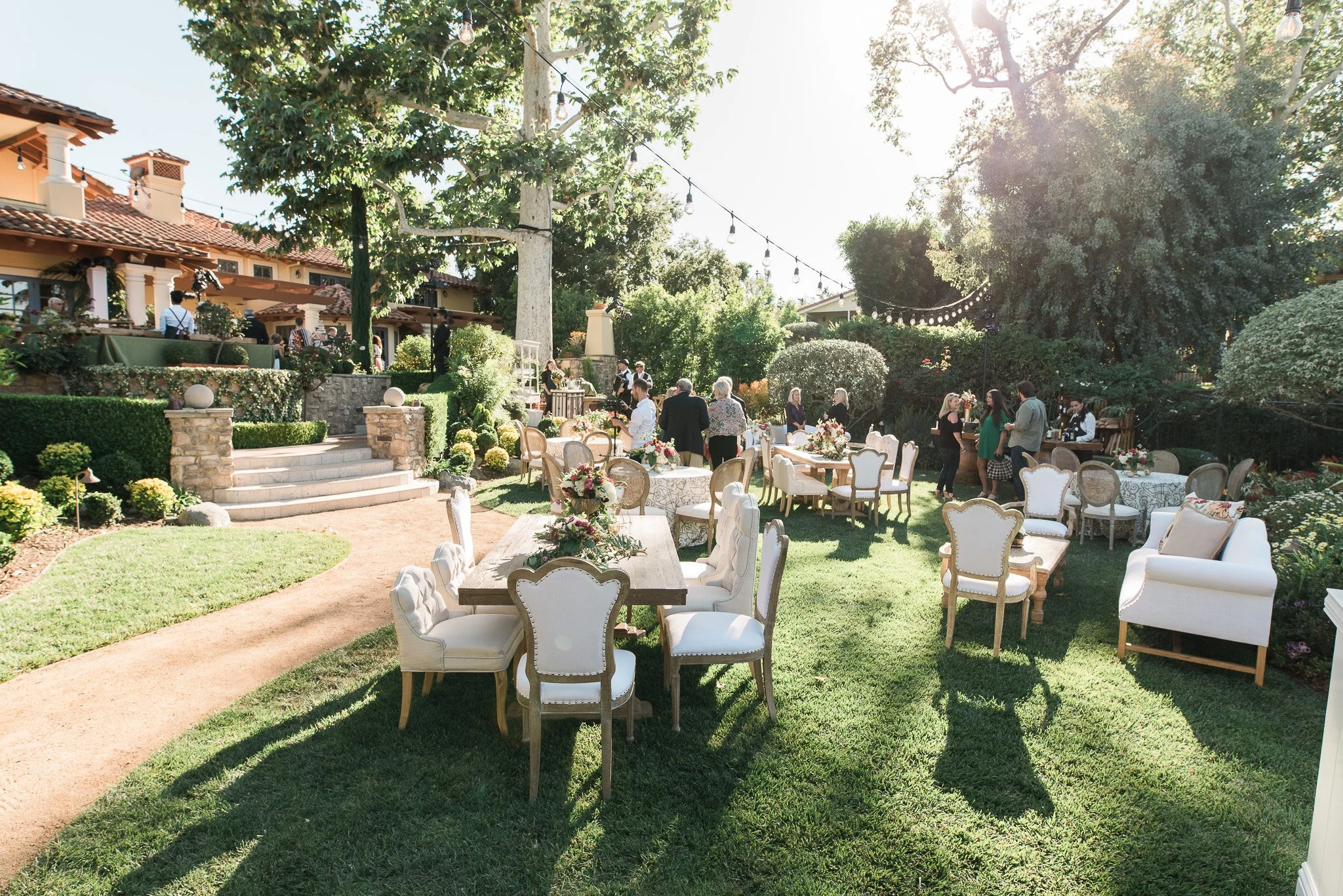 The Art of Entertaining in the Hamptons: A Luxury Hamptons Event Planner's Guide to Extraordinary Celebrations