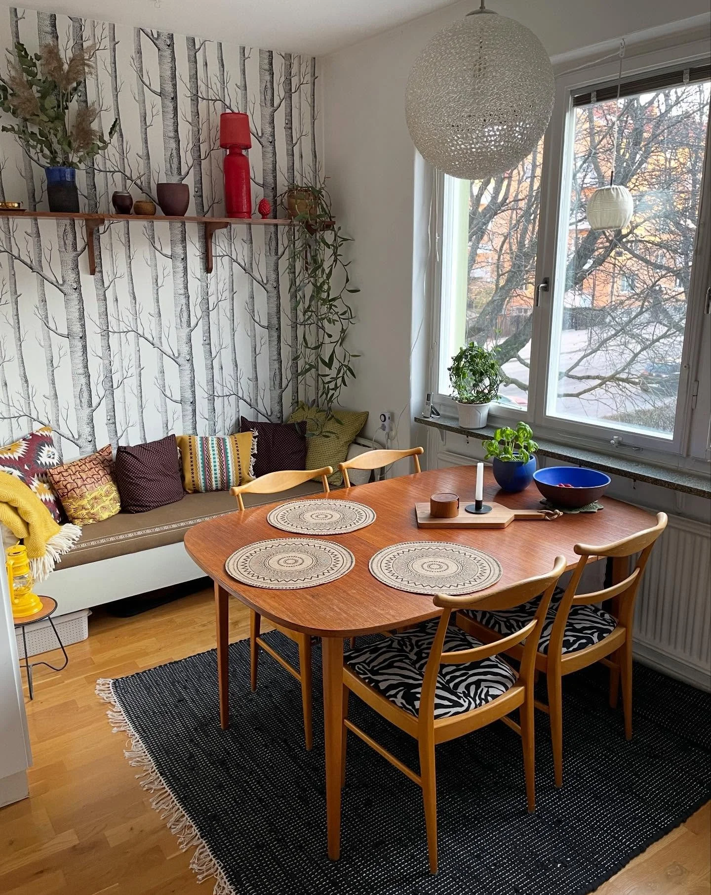 Omgjort k&ouml;k.
Under utbildningen i feng shui har jag f&ouml;r&auml;ndrat en del i mitt hem. Rensat ut saker, f&ouml;rs&ouml;kt prioritera och renodla och sedan sett &ouml;ver f&auml;rger och m&ouml;blering utifr&aring;n de verktyg jag l&auml;rt m