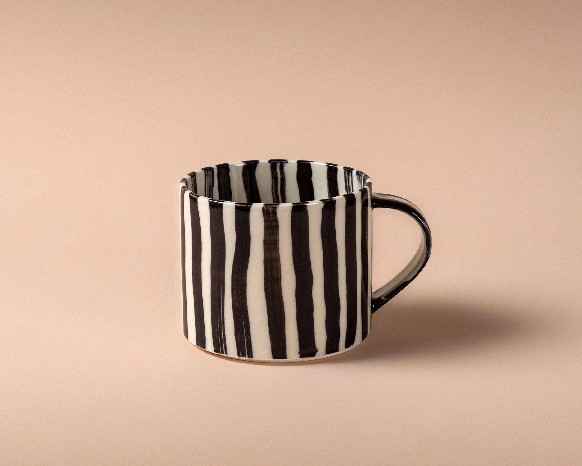 folkdräkter-tea-cup-black-pp-2.jpg