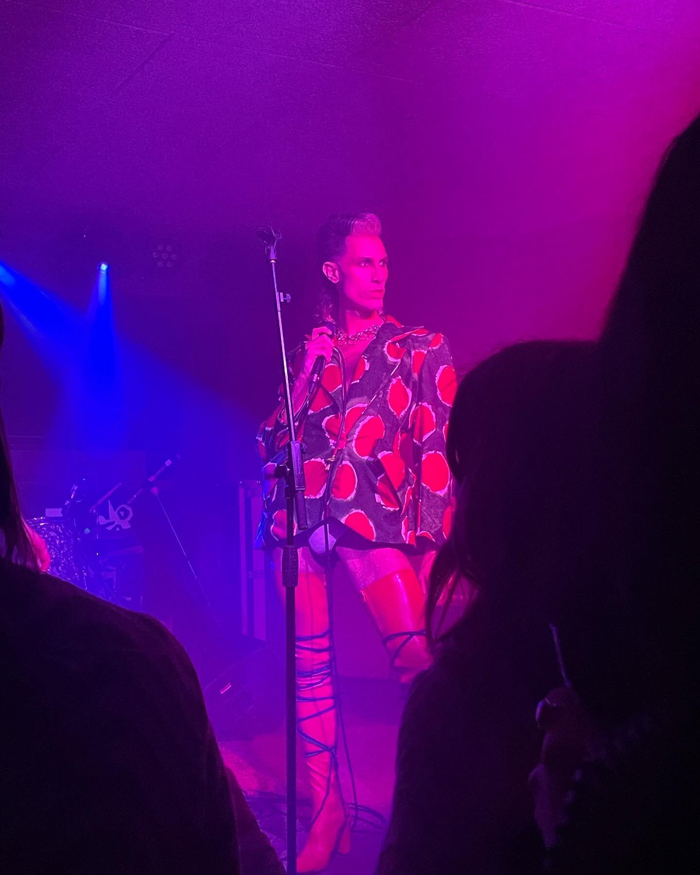🌺 A million thank you&rsquo;s 🌺 

It was beyond a pleasure to bring our show to friends, family &amp; lovers outside of Wales. We were crippled by the efforts that people made to be there at @thesociallondon Tuesday evening. 

Once more @heart.mise