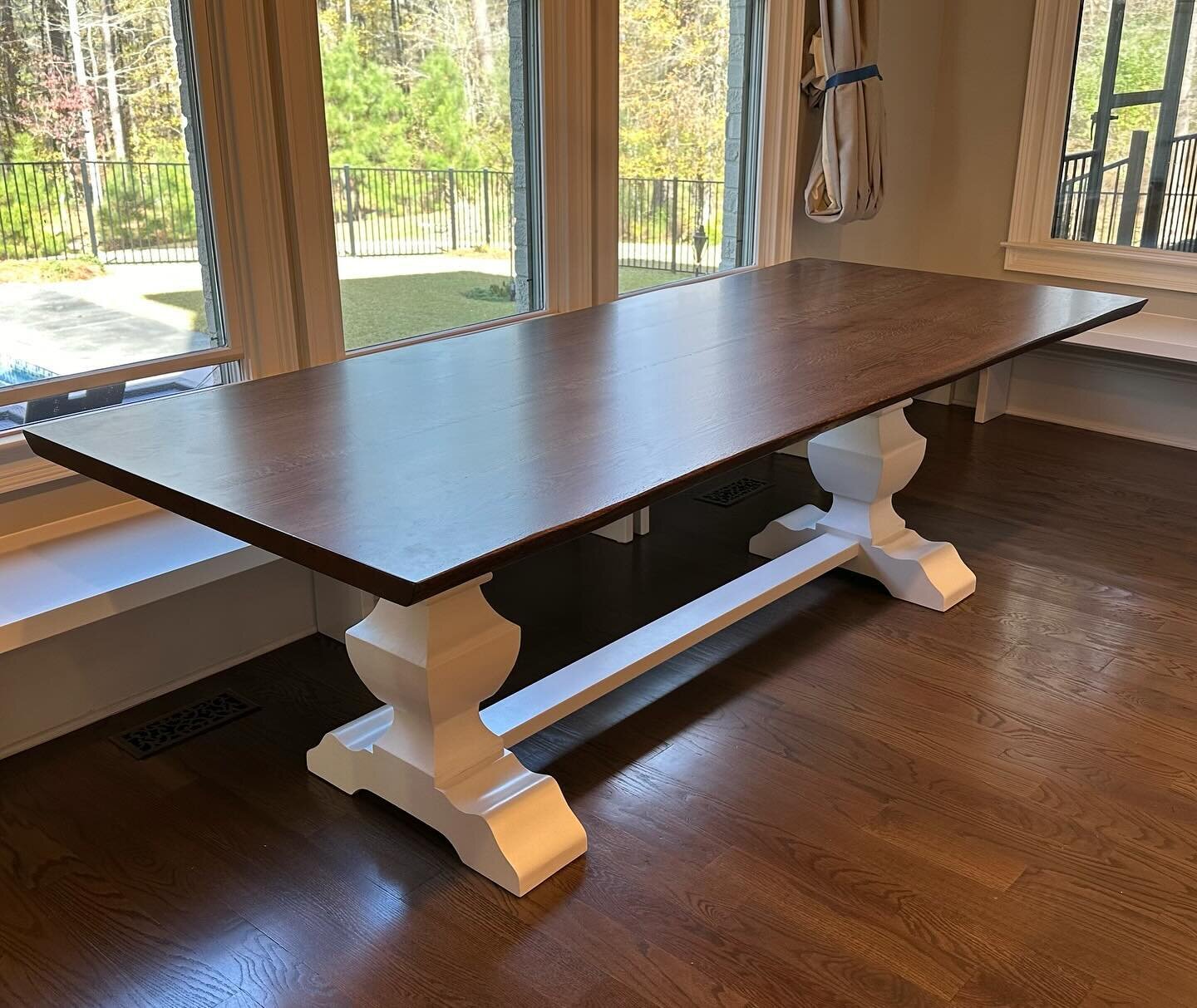 White oak live edge top stained to match the clients floors and a classy curved carved pedestal base 👌👌
&bull;
If you&rsquo;re looking for a new dining table, we offer shipping nationwide wide! Click the link below or in our bio to get started 🪵🪵