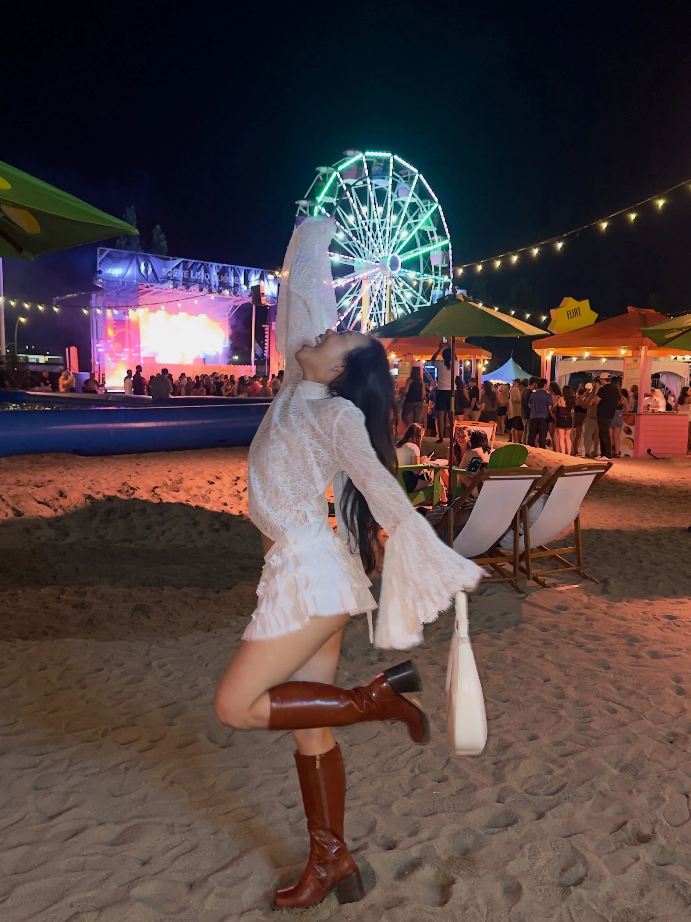 What the song lyrics say ✌🏼

#festivaloutfit #festivalparasol #piknikelectronik #summerfashion #festivalfashion 

👩🏻&zwj;🐰&zwj;👩🏼

Oonz oonz oonz 🪩

🪭 sleeves 

When a speakeasy is speakeasying 

OONZ OONZ OONZ 

Mi amor 

Mi amor x2