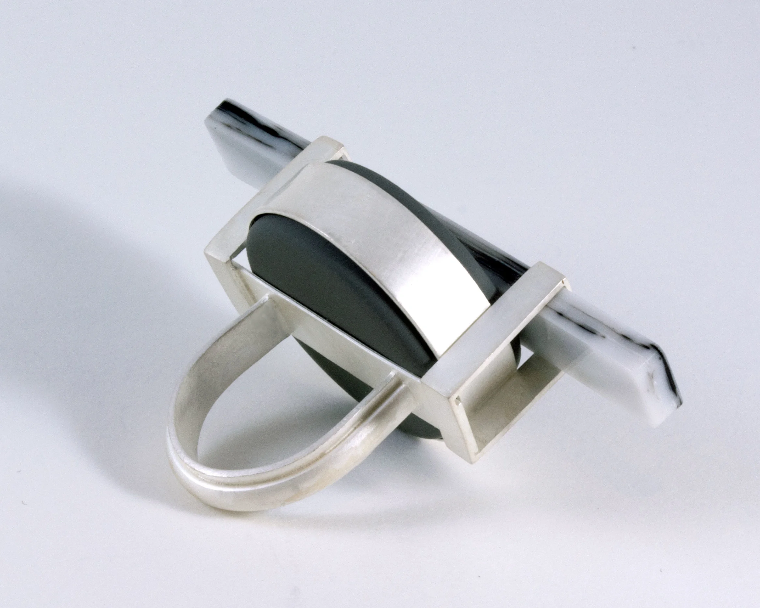 round-ring-side2600px.jpg