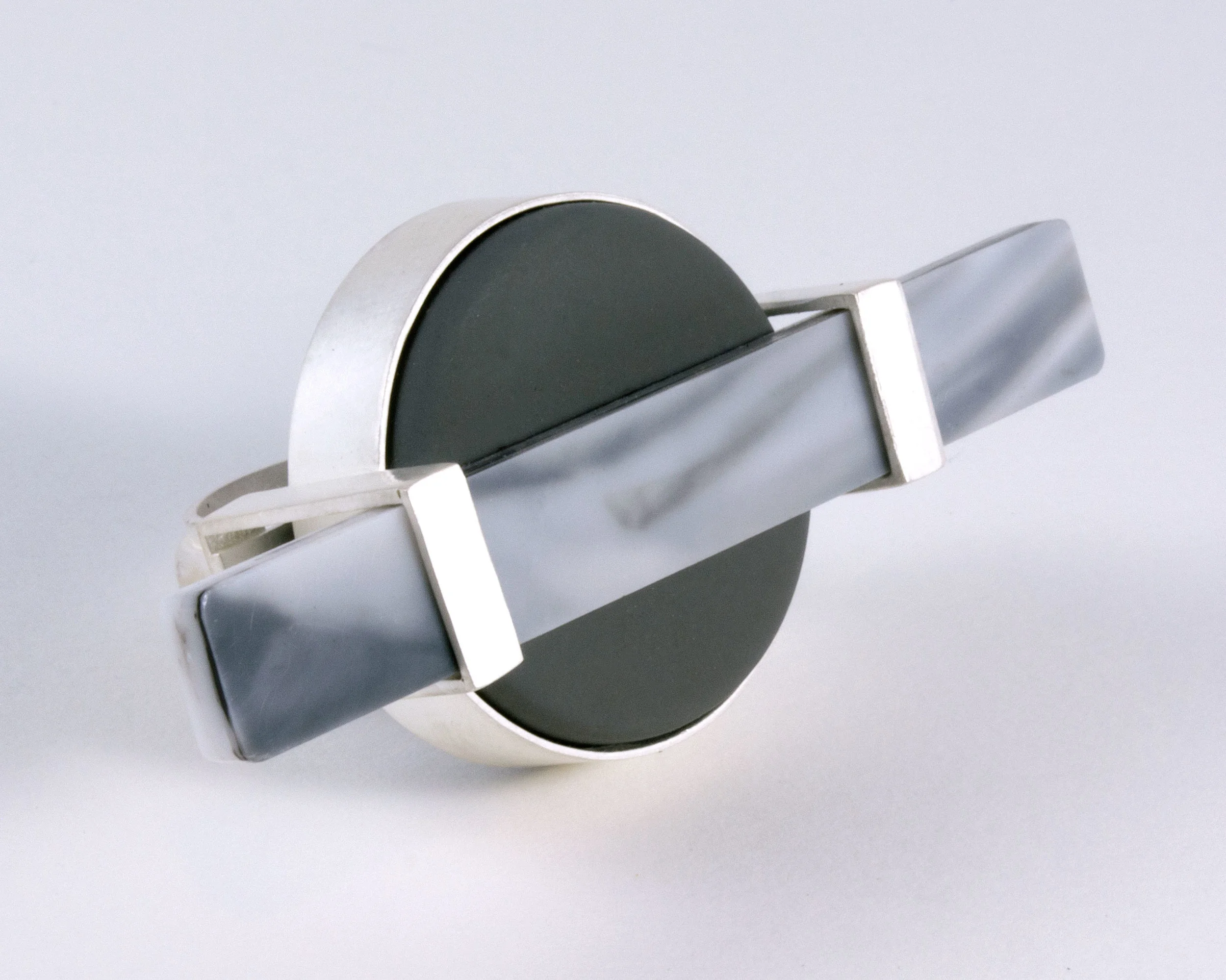 round-ring-front2300px.jpg