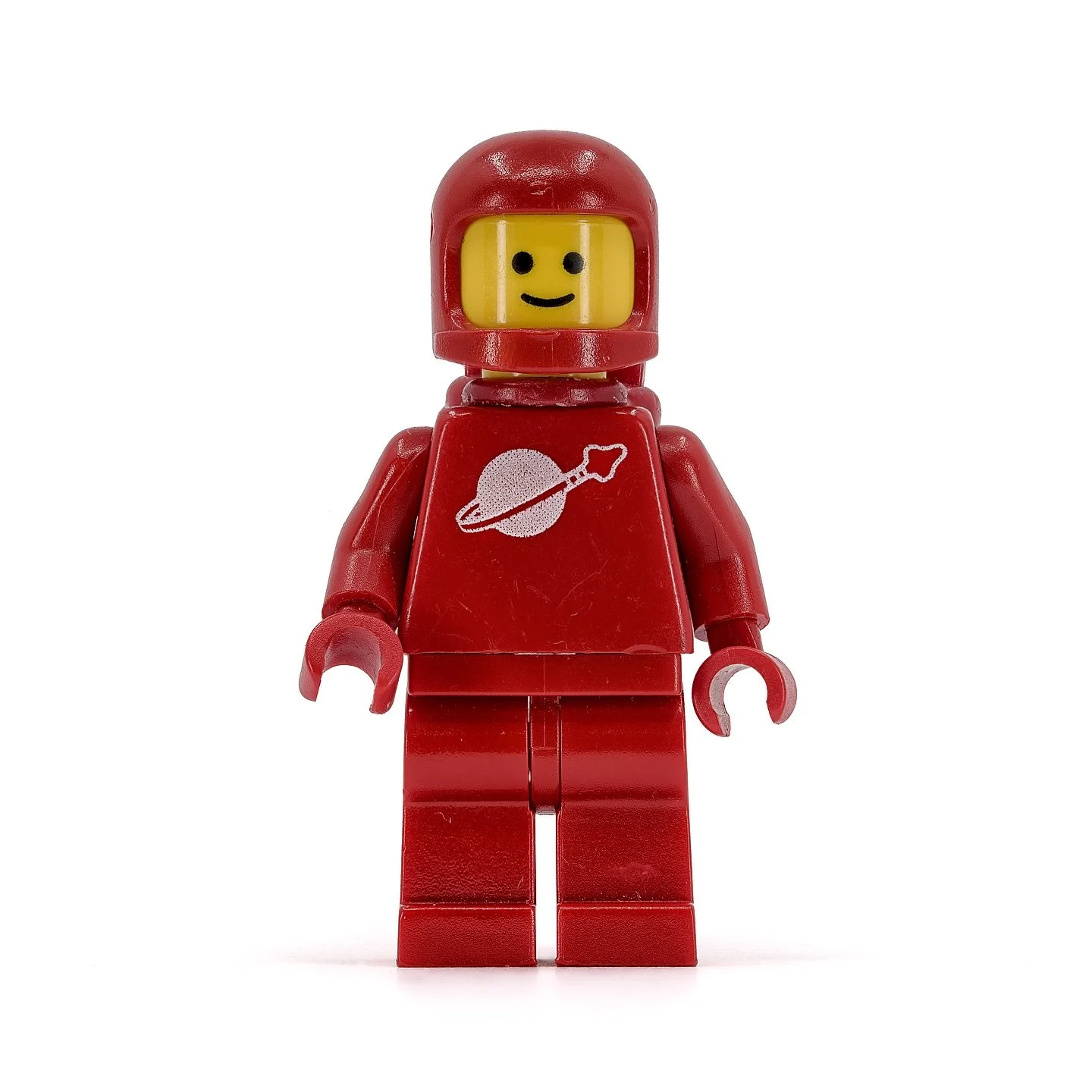 This is a LEGO spaceman&hellip; but not like you&rsquo;ve seen it before.
Shot using extreme macro photography, focus stacking almost fifty images to reveal details you normally can&rsquo;t see.
Zoom in 👀
Also just updated my website with a lot of n