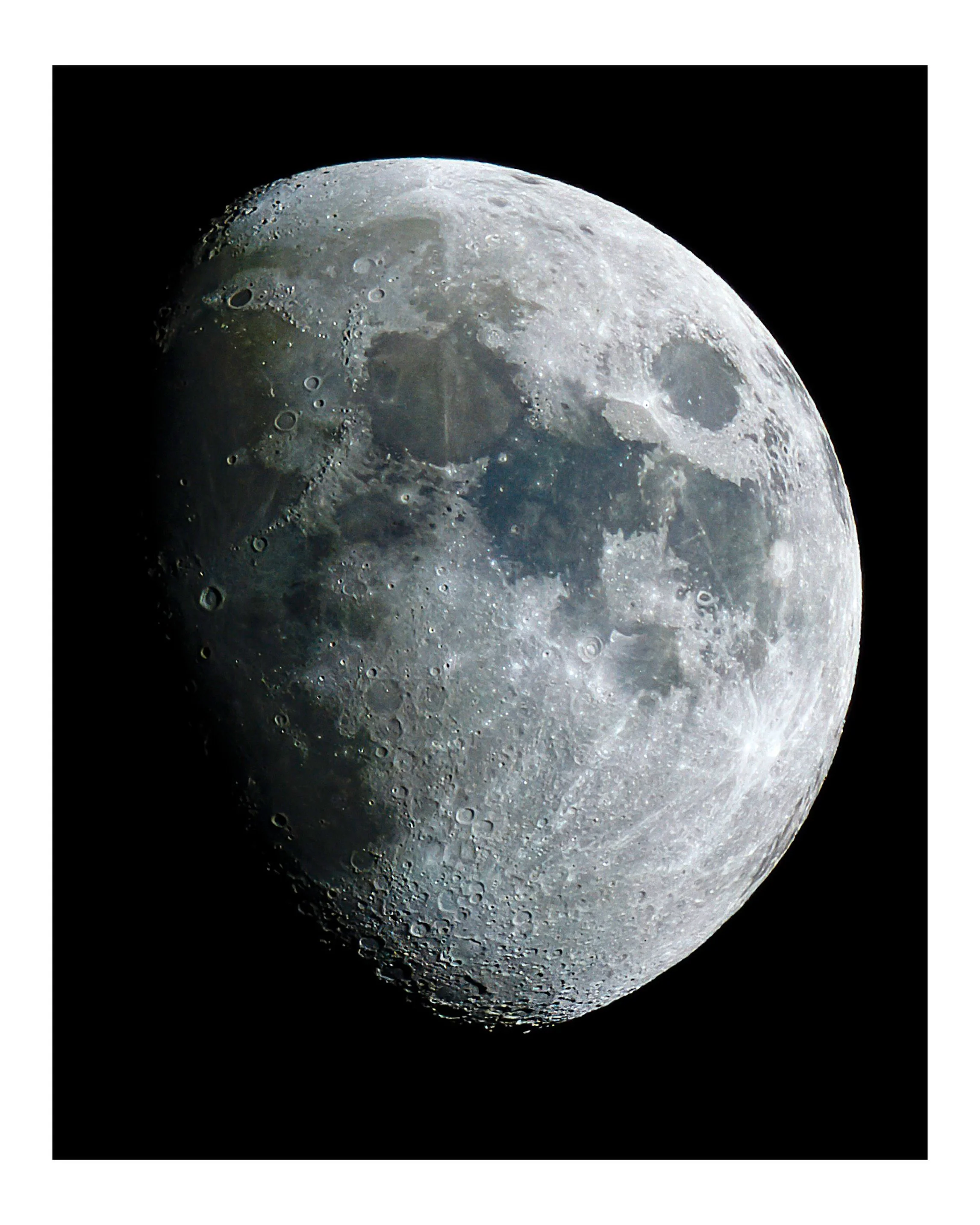 A still moment from my latest Reel. 🌘There is something truly special about the details you find when you stop to look closer at the moon. 
.
.
.
.
#MoonPhotography #Astrophotography #NightSky #MoonLovers