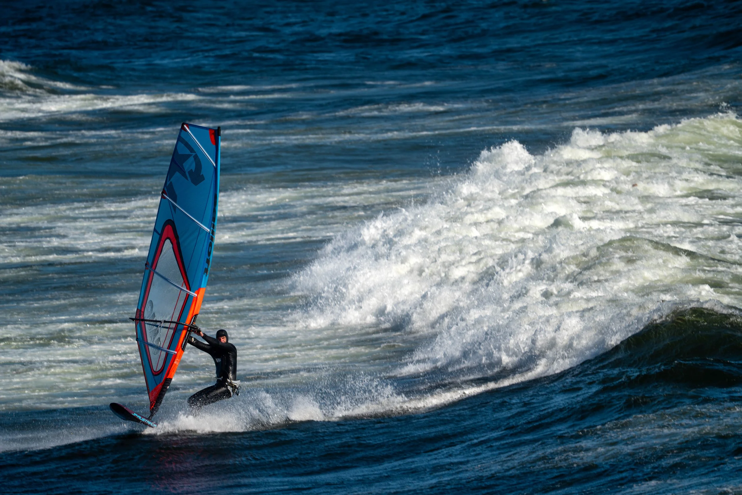 Dynamic windsurfing captured in strong coastal waves at Saltstein beach. A powerful moment of balance, motion, and energy in Scandinavian surf conditions.