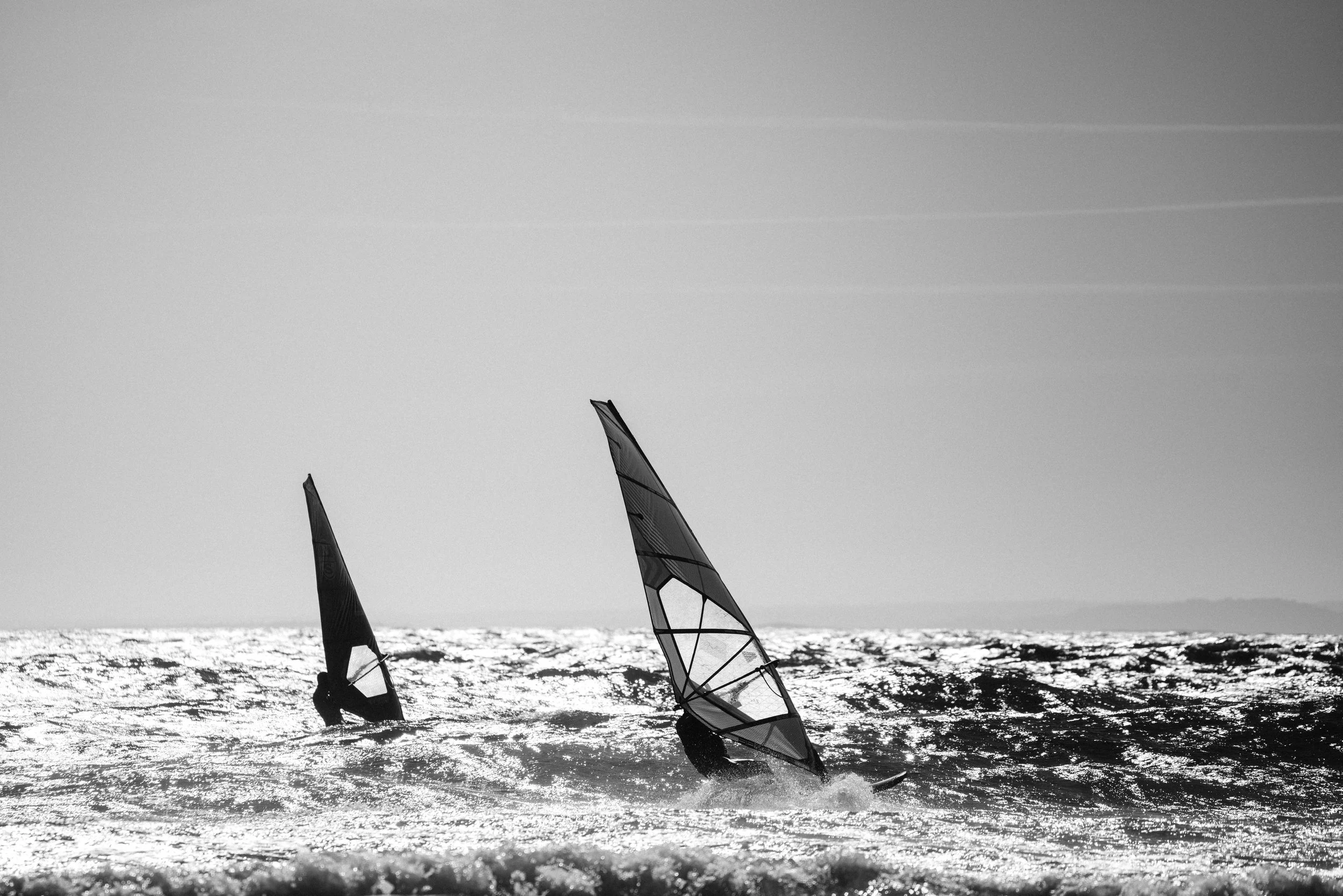 Dynamic windsurfing captured in strong coastal waves at Saltstein beach. A powerful moment of balance, motion, and energy in Scandinavian surf conditions.