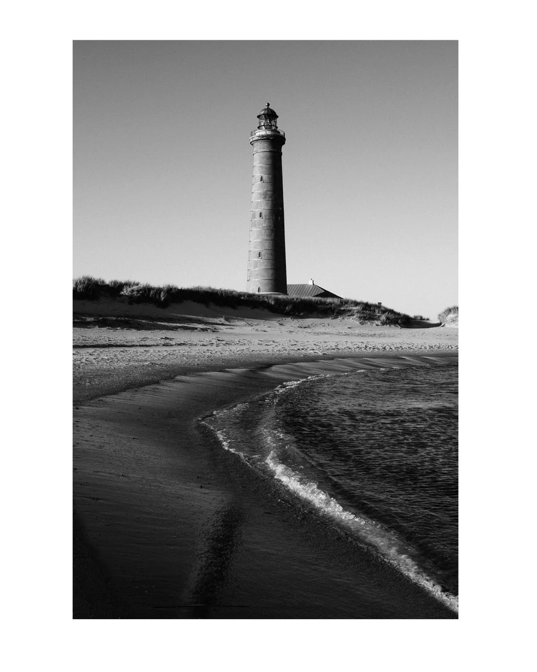 When colour disappears, light takes over.
Skagen has become known for its beautiful colours, but its soul is just as strong in black and white.
Without colour, every line, every reflection, every wave and every shadow becomes part of the composition.