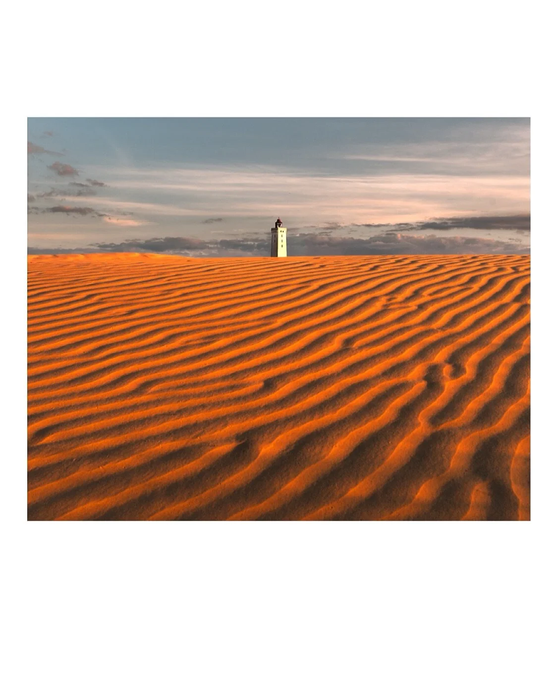 📍 Rubjerg Knude Lighthouse, Denmark 🇩🇰
Sometimes it&rsquo;s not just the destination that catches your eye, but the path leading to it.
The wind had carved beautiful patterns into the sand, creating natural leading lines toward the iconic Rubjerg 