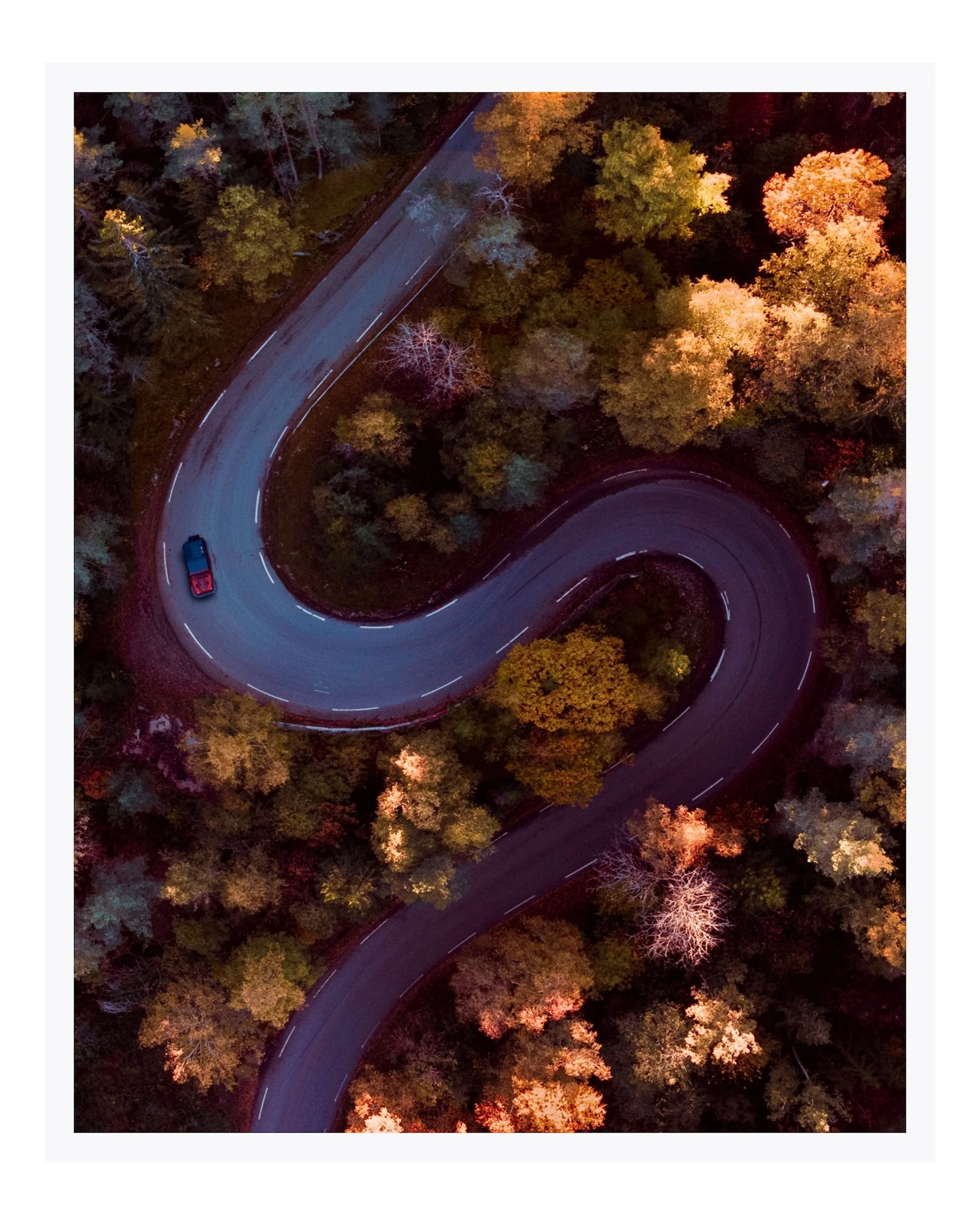 It&rsquo;s that time of the year again soon where the colors goes crazy&hellip;Can&rsquo;t wait😁

#fallcolors #autumn #jeeplife #dronephotography #djimini4pro