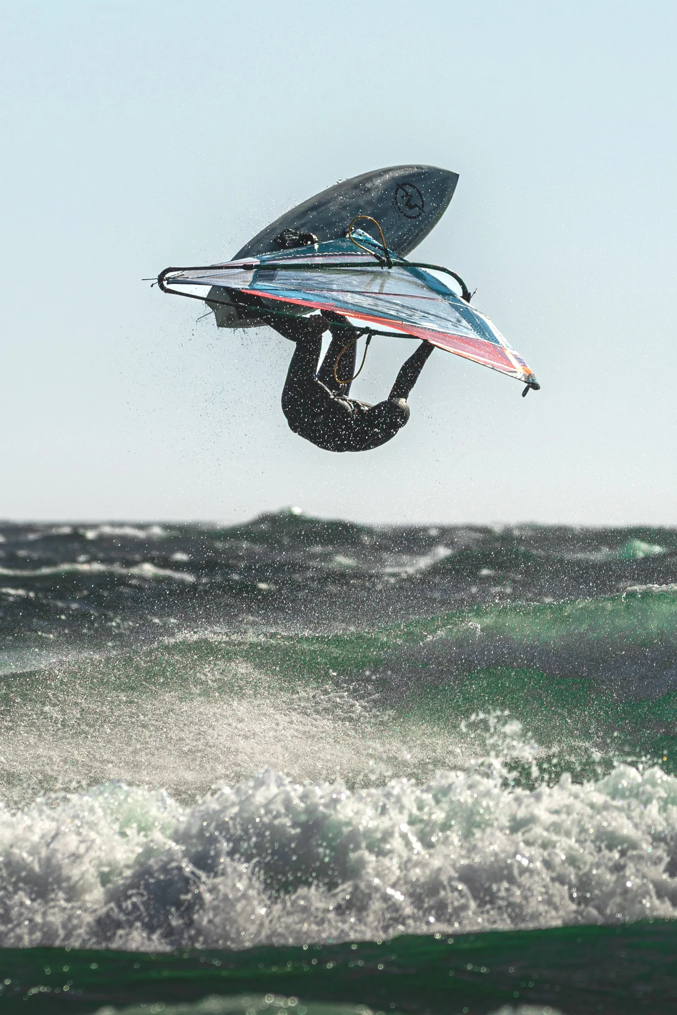 Dynamic windsurfing captured in strong coastal waves at Saltstein beach. A powerful moment of balance, motion, and energy in Scandinavian surf conditions.