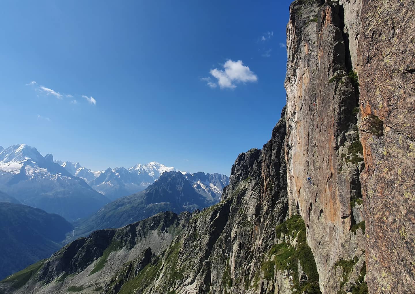 Nice to be climbing on a quieter part of the Alps today with @kennygrant_mtnguide 

That said, the two routes we wanted to do were taken by the only other two teams that were at the crag! 🤨 Fair play to them as I hoped my 5.45am alarm would have put