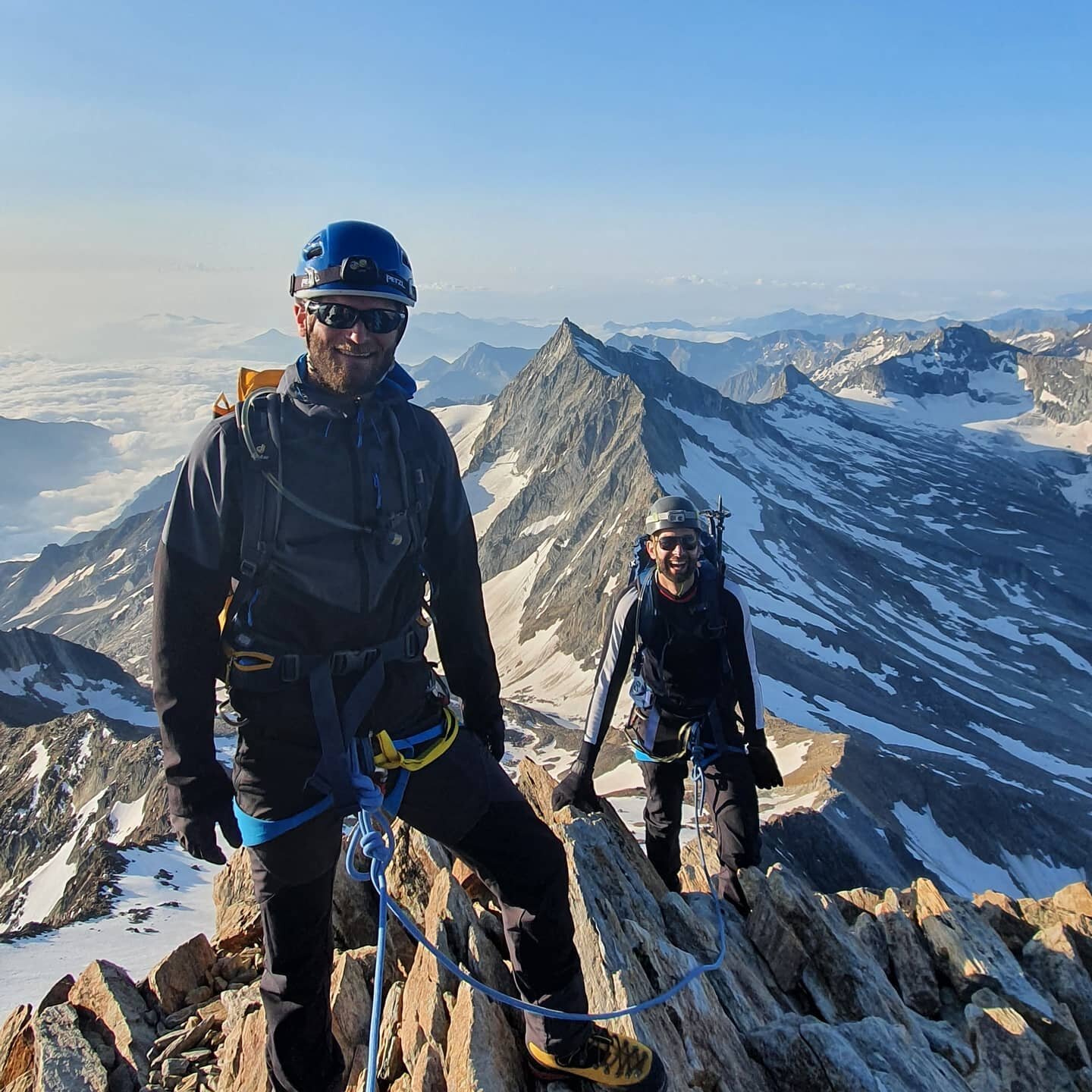 Yesterday I took another two folk up the Alphubel via the Feechopf (pic 4) before fast marching up to the Almageller hut with @tom_grant_ and @dannyuhlmann to meet our clients before dinner 🏃☀️🥵

The @almagellerhuette was bustling with many teams g