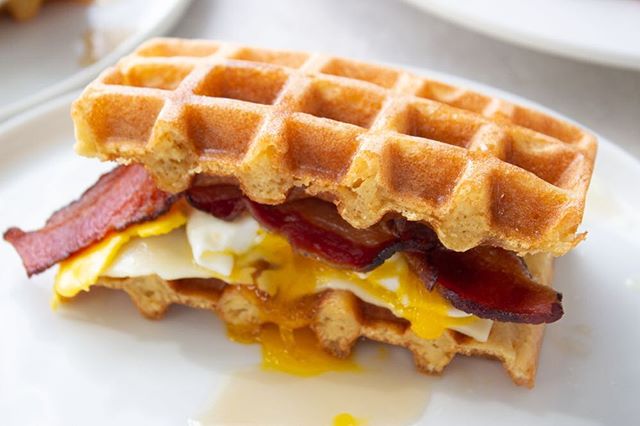 Weekends are for waffles! I still can&rsquo;t seem to get enough of these grain-free waffle breakfast sandwiches when the weekend comes! Do yourself a favor and make one immediately! Grab the recipe link in my profile!
.
.
.
http://www.blushandthyme.