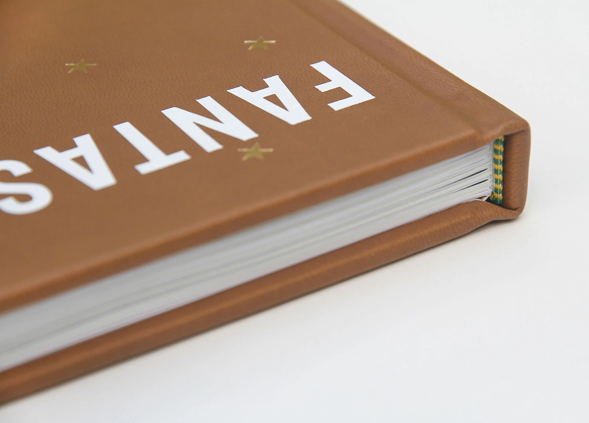 The head and tail bands are Oakland As green and gold.