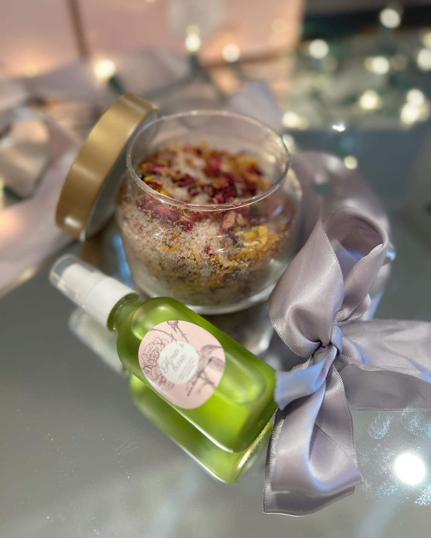 Holiday specials are in!

This winter keep your skin supple and luminous with this intoxicating combination including a new dry oil with grape seed, avocado and sunflower oils rich in amino, fatty acids and vitamins.&nbsp; With the added essential oi