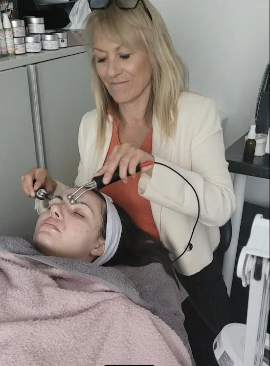 Deluxe Facial with micro-current lift