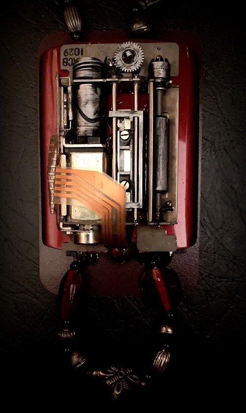 Burgundy Motor Gem Necklace