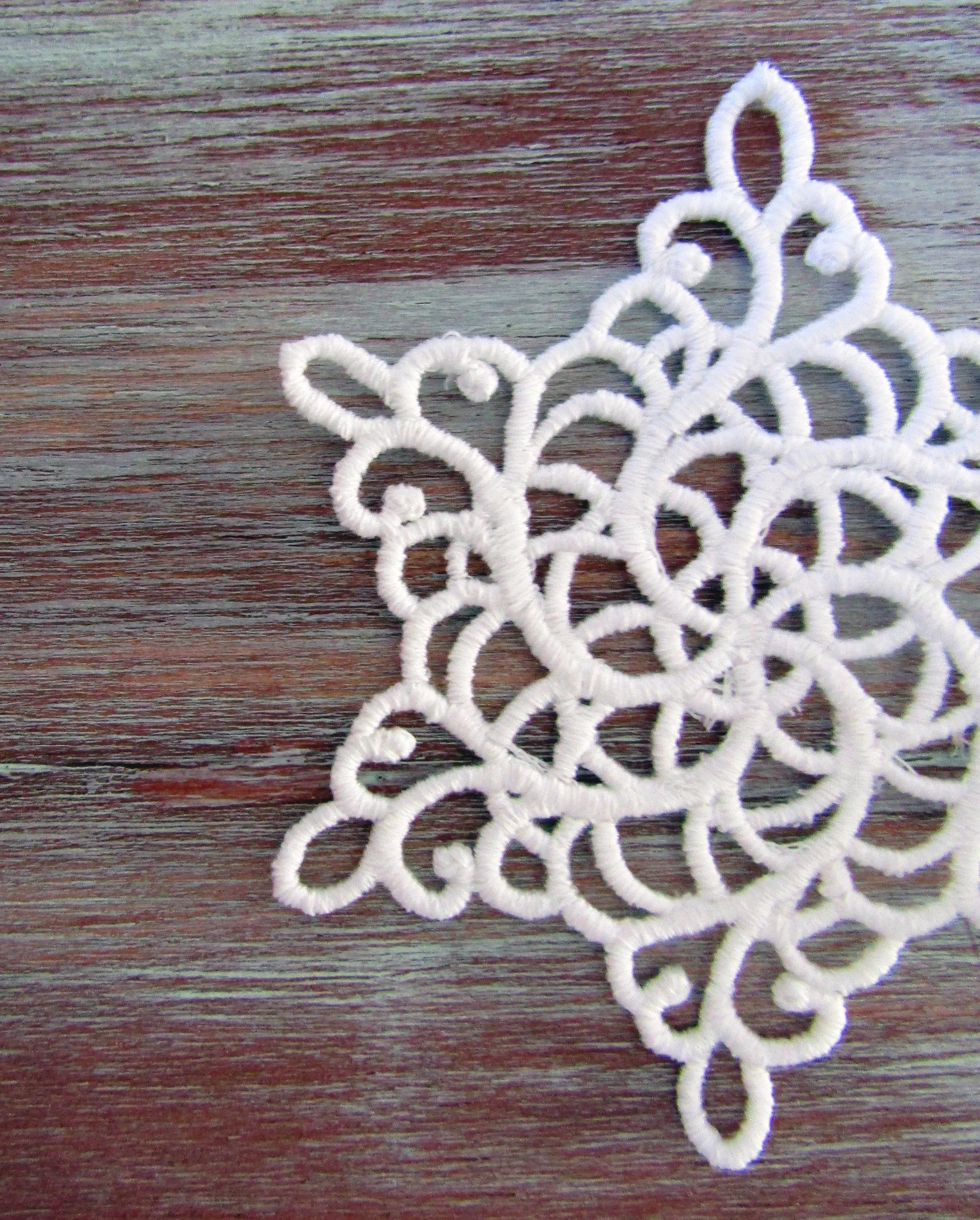 lace-snowflake-ornament-tree-ornaments-closeup2.jpg