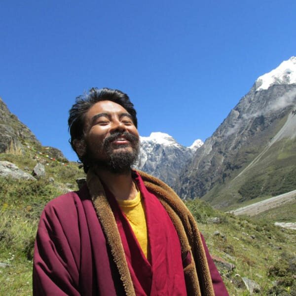 mingyur-rinpoche-with-blue-sky-600x600.jpg