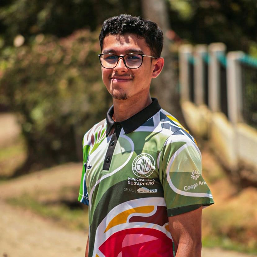 Headshot of Ian Josue Rosales Herrera.