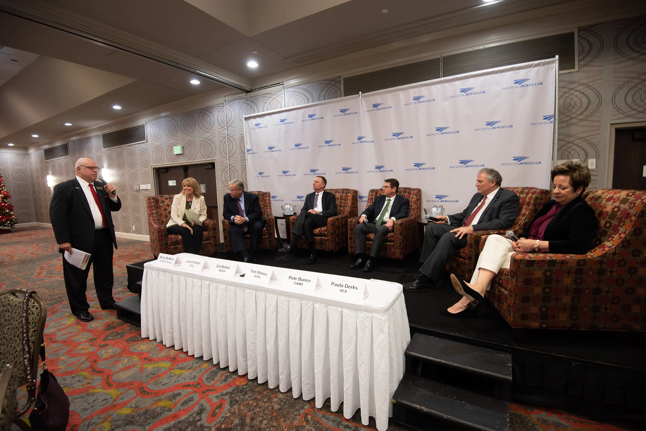 The 2018 panel included Jack Pelton, President and CEO of EAA, Ed Bolen, President and CEO of NBAA, Pete Bunce, President and CEO of GAMA, Tom Haines, Senior Vice President, Media and Outreach AOPA, Paula Derks, former President of AEA.