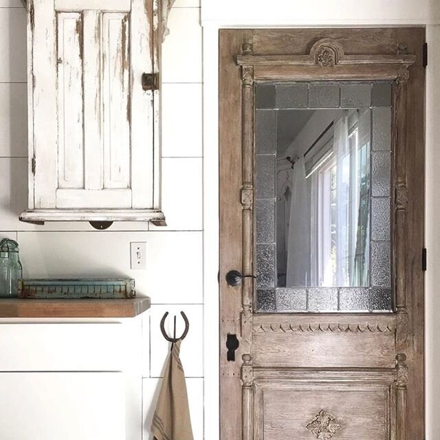 Finding Inspiration #doorrestoration #builtforyou .
.
.
#antiquedoors #vintagedoors #doorrefinishing #doorrepairs #homerestoration #homerenovations #interiordesign #interiordesigner #interiordecorator #torontodesigner #torontodecorator #torontohomes 