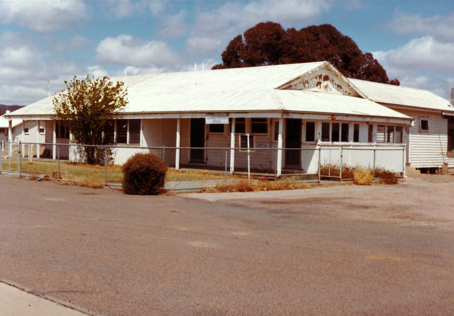  Leigh Creek Aerodrome - September 1982 During its heyday the township had air services from Adelaide by TAA and Ansett, Fokker Friendships, twice weekly. Enid Blieschke Collection 