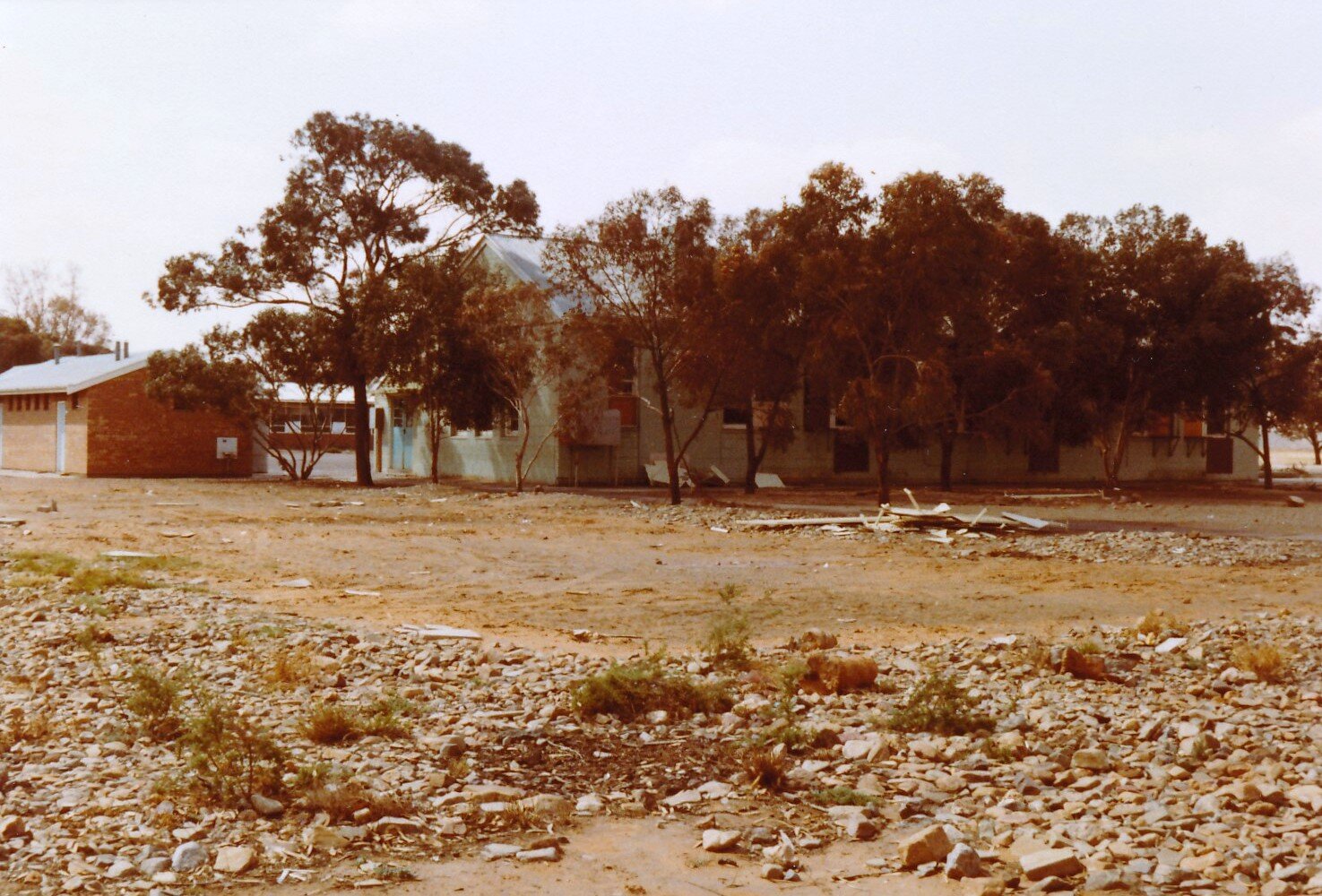  Leigh Creek Area School, original school building - September 1982. Enid Blieschke Collection 