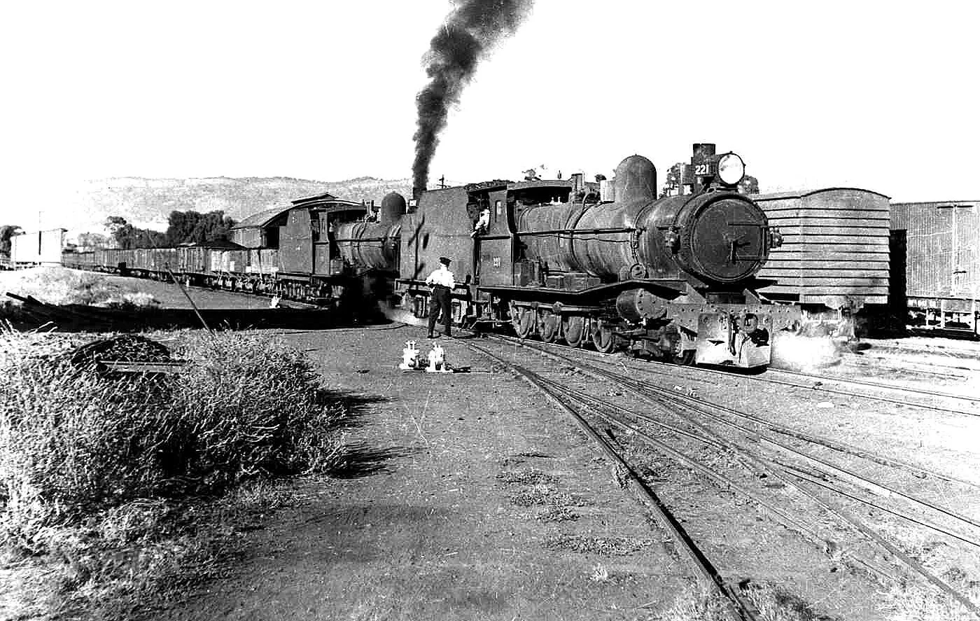 t221 and t157 quorn 1952.jpg