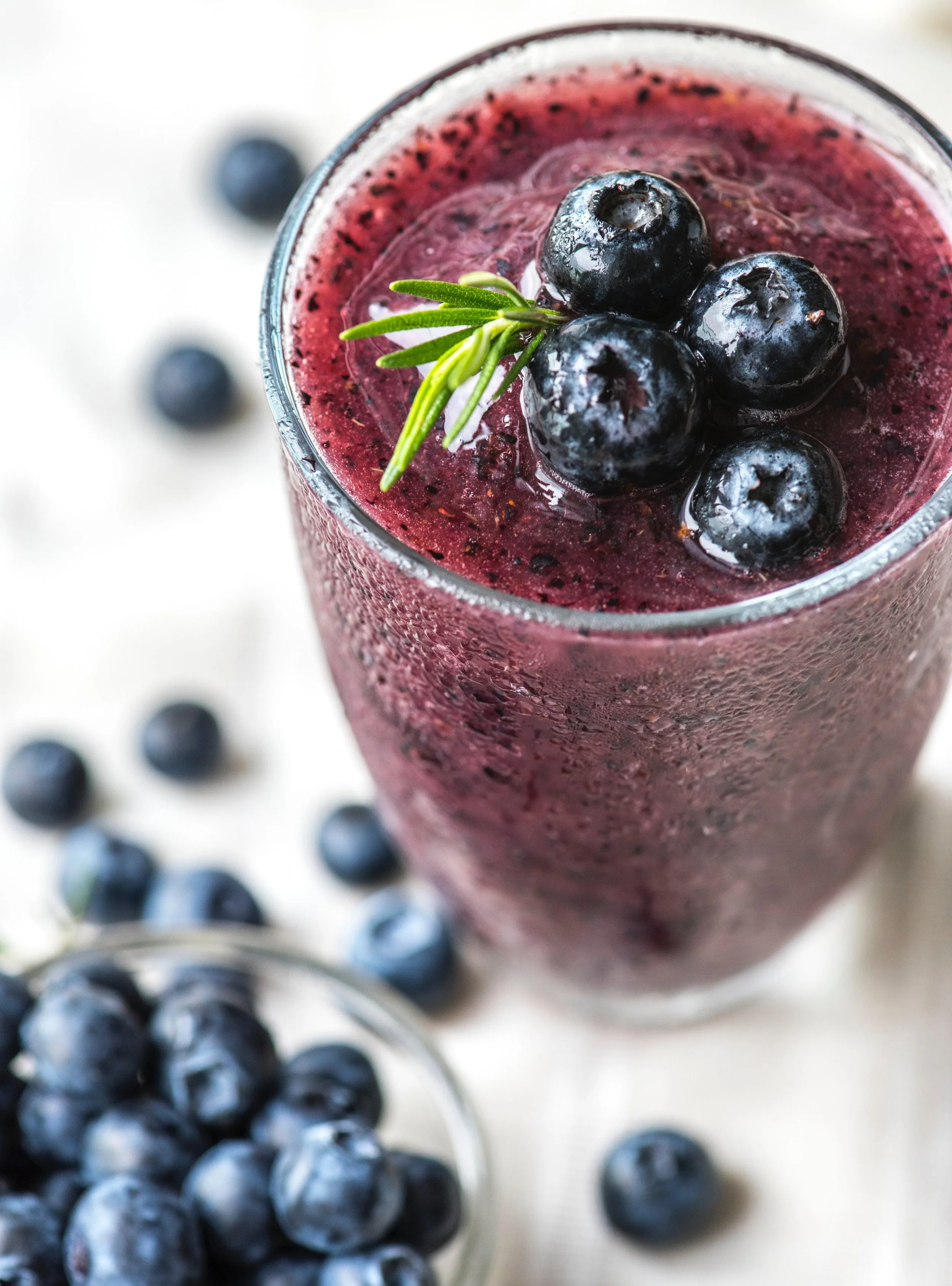 TWO super nutritious SMOOTHIES that will INCREASE your ENERGY and help you REDUCE your WAIST size!
