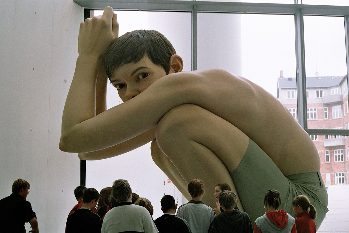 ron-mueck-giant-boy.jpeg