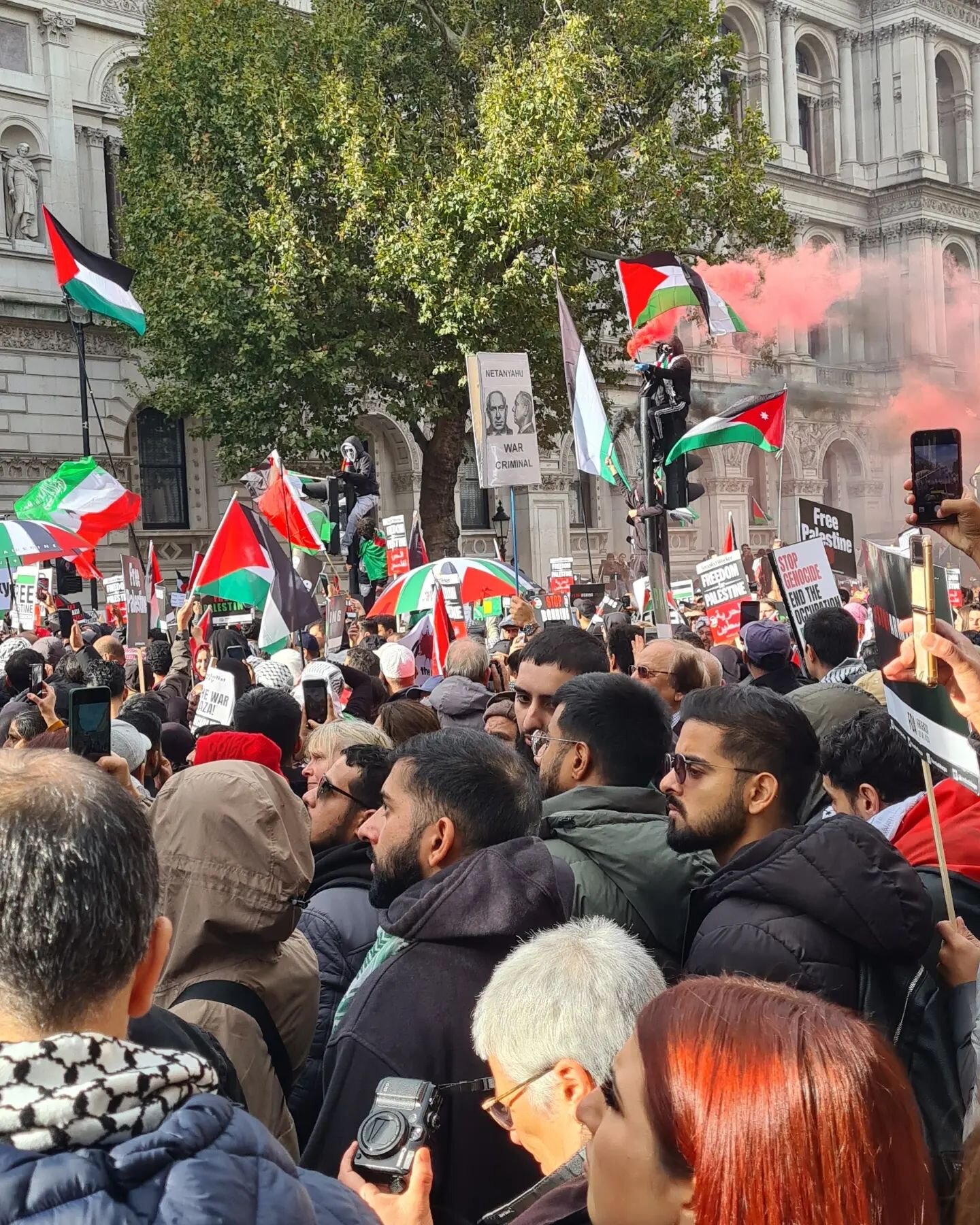 300,000 people strong in London today. The largest march in solidarity with Palestine in UK history!

From the river to the sea, Palestine will be free! 🇵🇸🇵🇸🇵🇸