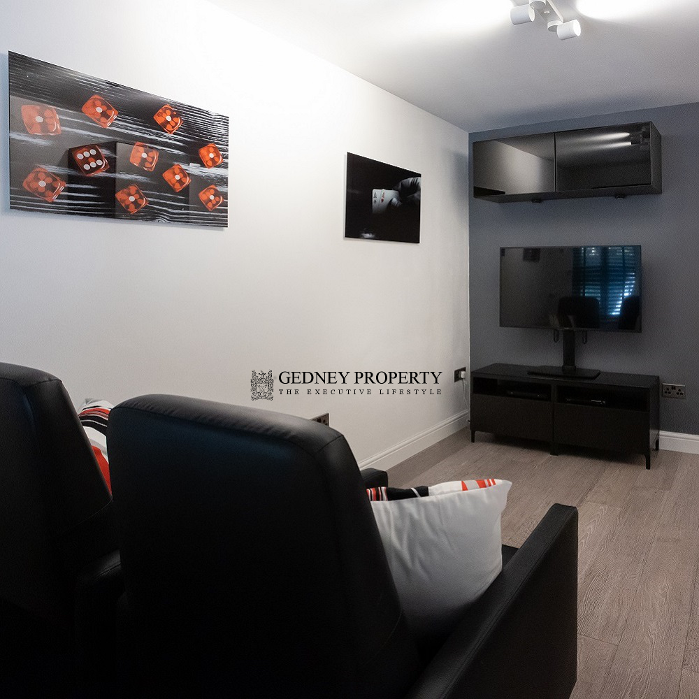 18_carters_walk_room_cinema_EA_tv_1000_1000_v1.png