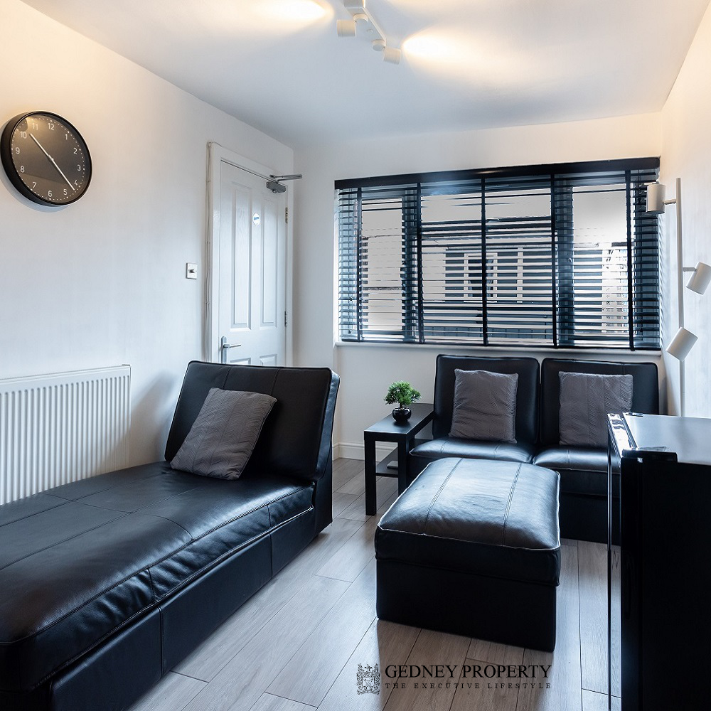 13_barrie_road_cinema_sofa_1000_1000_v1.png