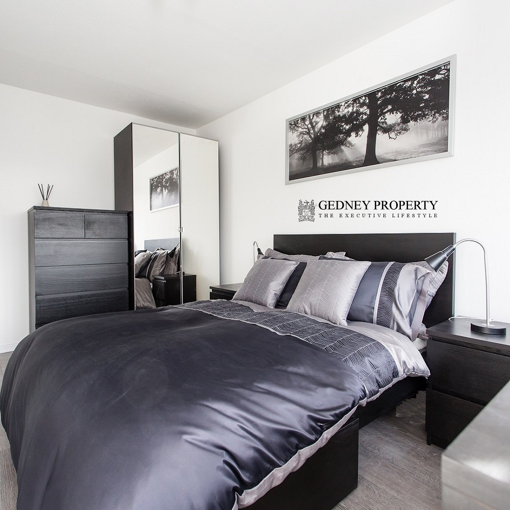 13_barrie_road_bedroom_one_wardrobe_1000_1000_v1.png