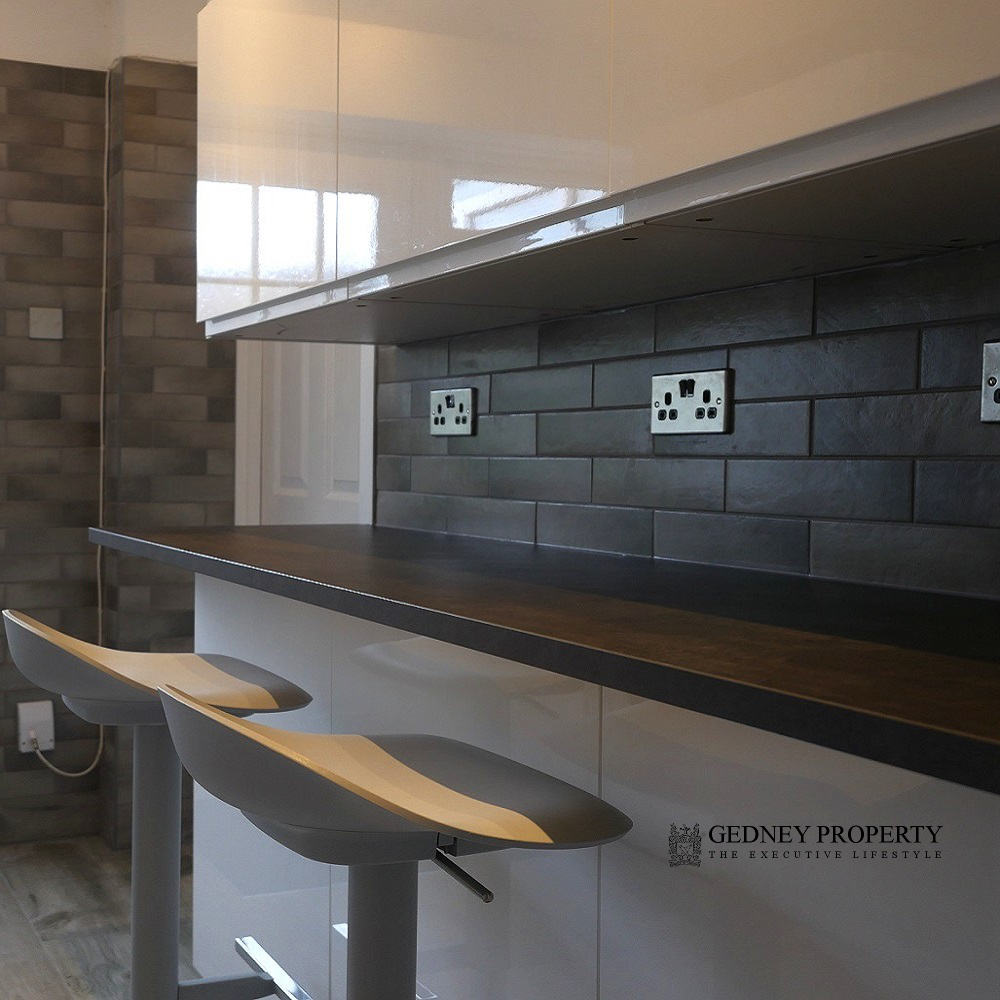 13_barrie_road_kitchen_breakfast_bar_AG_1000_1000_v1.png