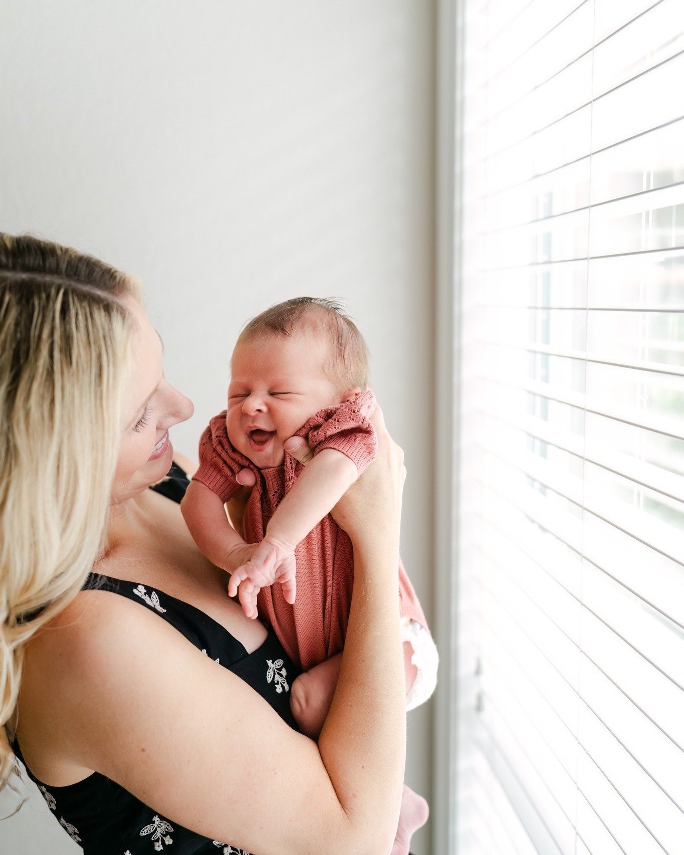 If you're considering an in-home session for your newborn photos, can I take a minute to set your mind at ease?

Your home is more than enough.
It doesn't have to be cleaned from top to bottom.
These walls shelter the people you love most on the plan