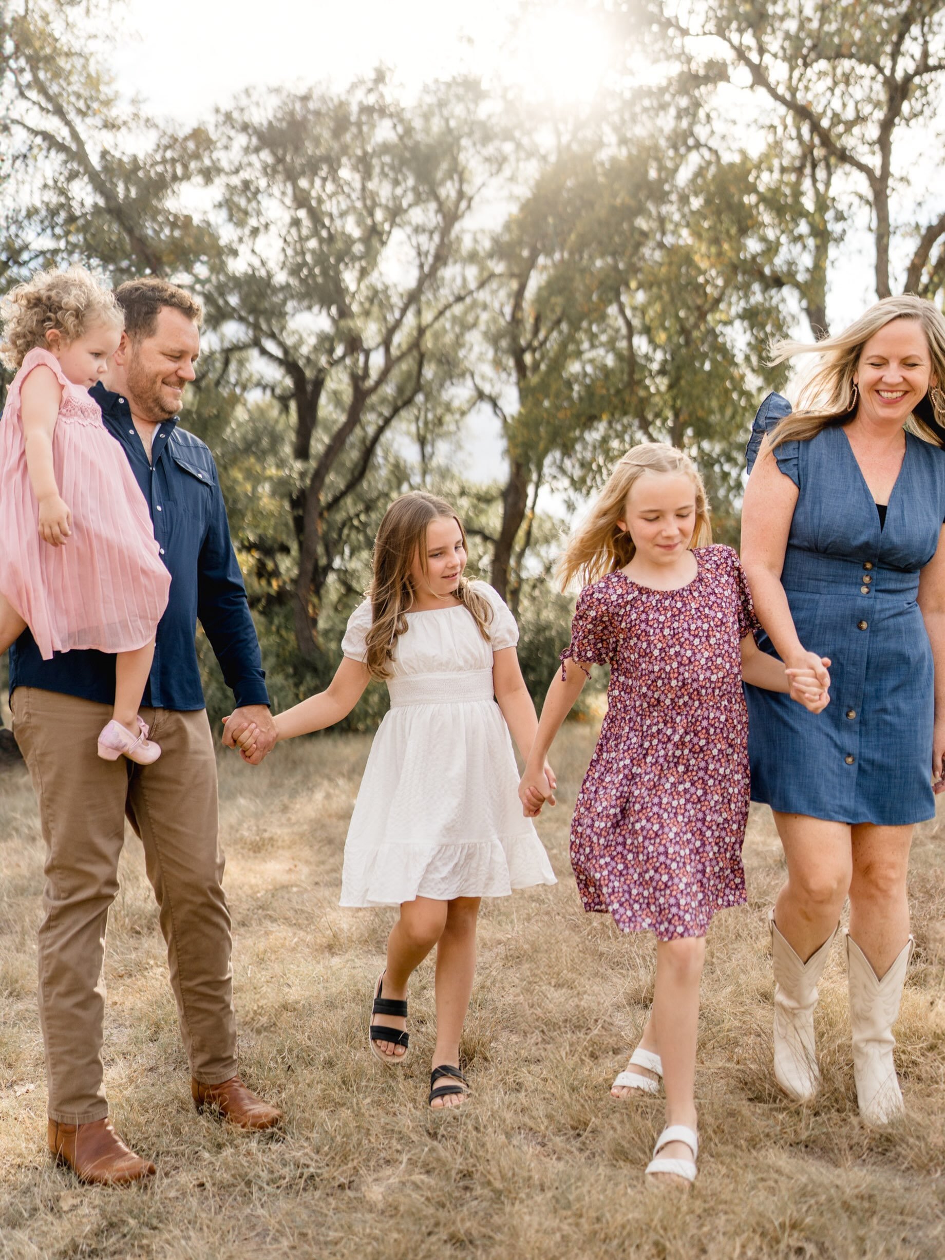 School starts this week, which also means&mdash;believe it or not&mdash;it&rsquo;s the kickoff to fall photo season!

My fall calendar is OPEN, including a handful of full family sessions and just THREE mini session slots left (my newsletter got firs