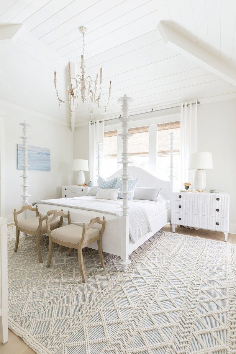 Blue farmhouse rug and white poster bed - coastal bedroom style ideas