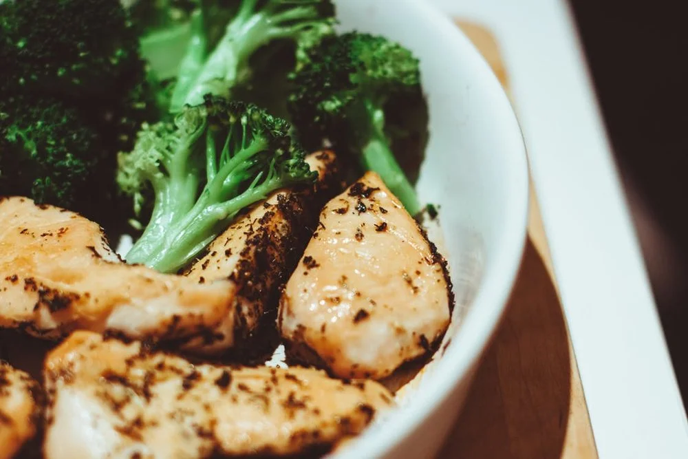THE ULTIMATE GUIDE TO CLEAN EATING ON A BUDGET