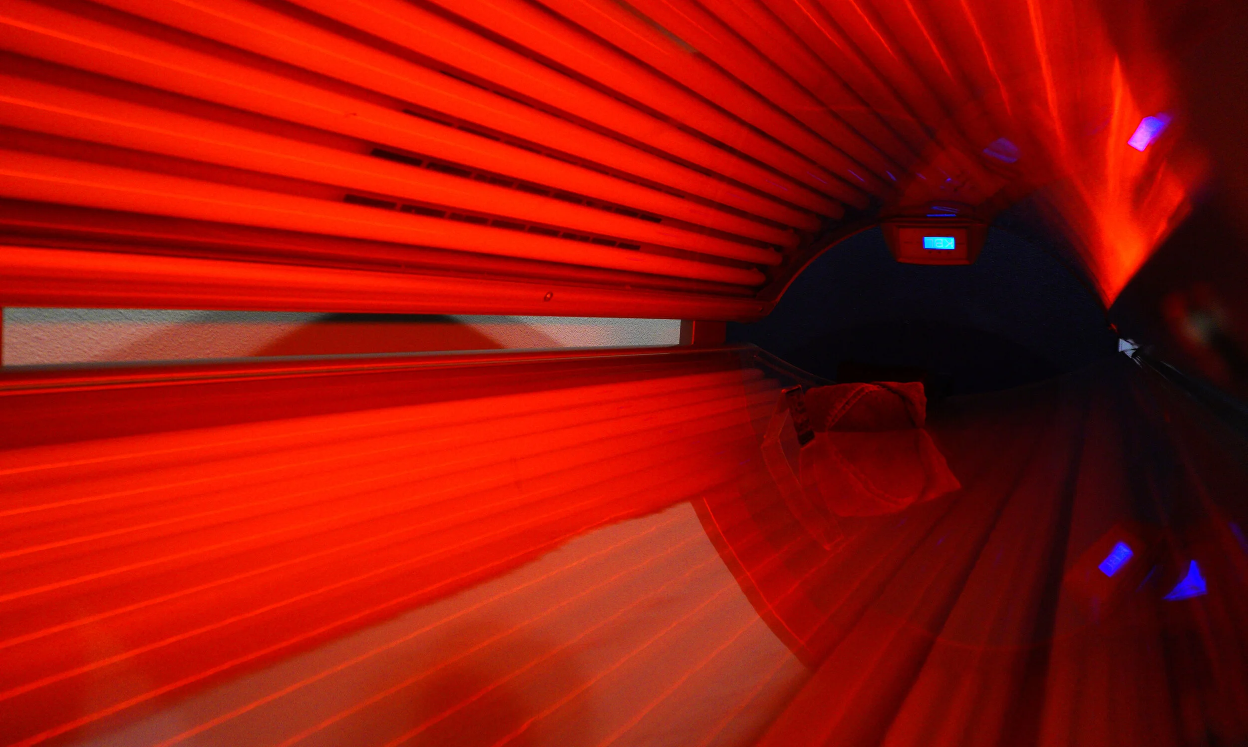 Redlight Laydown Closed.jpg