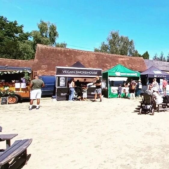 Thanks so much to everyone that came to see us Sunday at @duckpondmarket Ruislip! And thanks Duck Pond team for being so welcoming ❤️ Looking forward to the next one 🍔🍔🌿

📸 @duckpondmarket 
.
.
.
.
.
.
.
 #plantbased #vegansrock #veganfoodporn #v