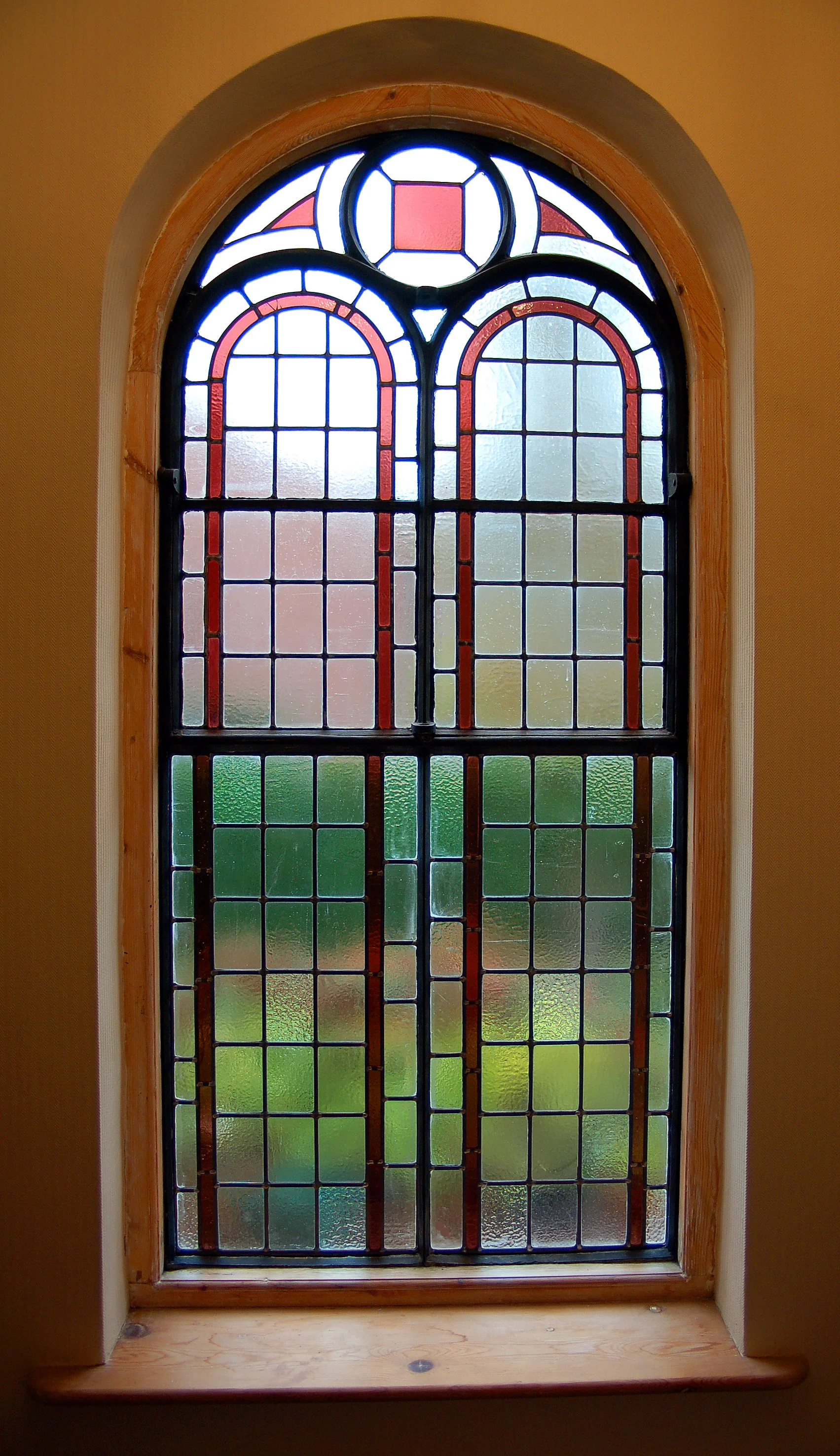 Large_Victorian_Stained_Glass_Arch.JPG