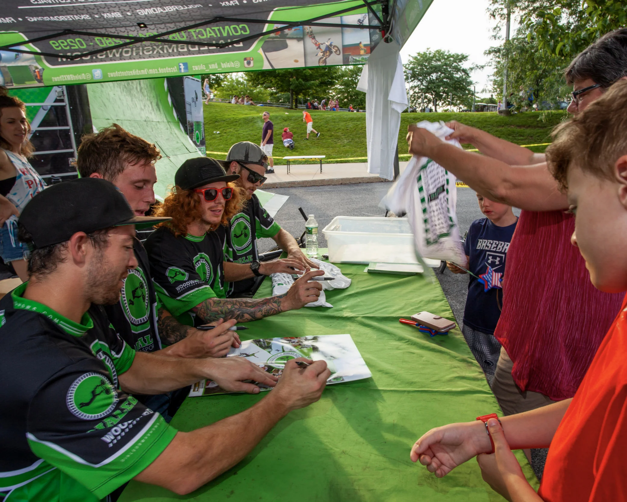 FREE%2BAUTOGRAPHS%2BPOST-SHOW%2B2%2B%25281%2529.jpg