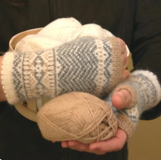 Fair Isle style knitting pattern for ladies Chevron fingerless mittens