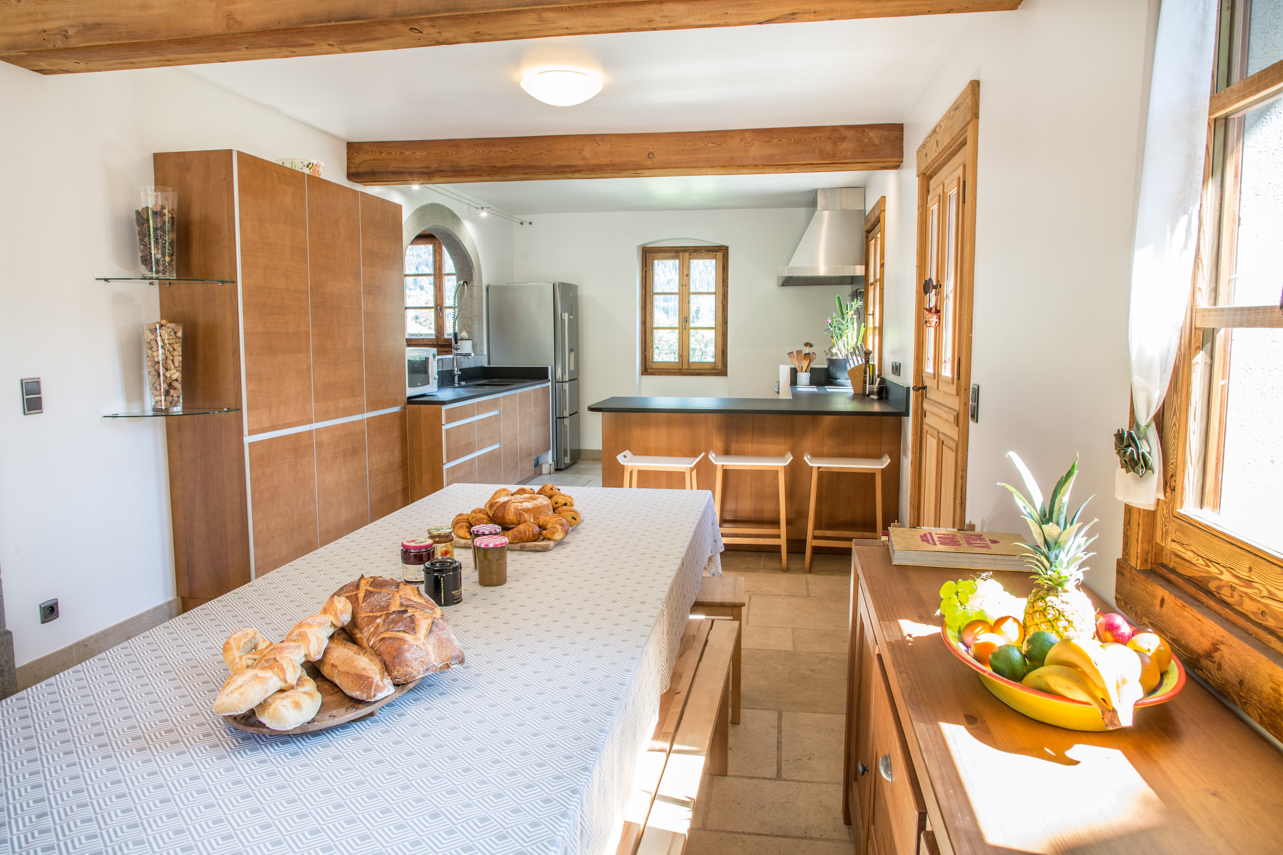 Chalet Forest large, bright eat-in kitchen is great for big groups of family and friends