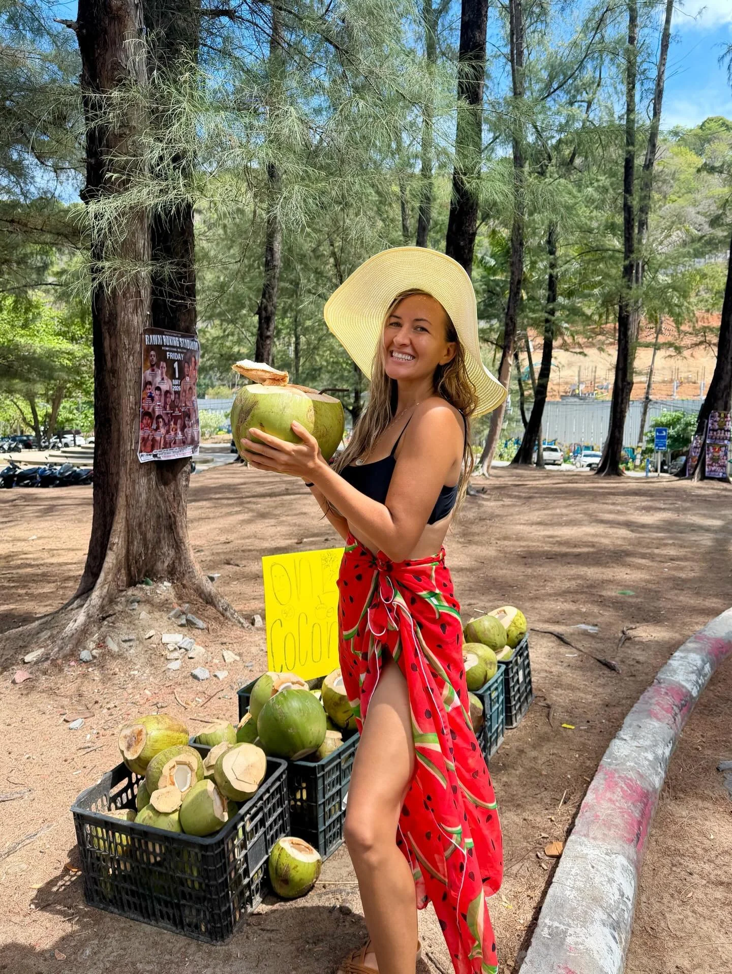 If the cocos ain&rsquo;t this size&hellip;. I don&rsquo;t want &lsquo;em! ☺️🙏🏼🩷🥥🌴

Omg I had such a great morning!!!!!! Thanks to my Misfit Monday members who are here in Thailand tooo!!! 

I hung out with them and her family! And wow!!!! One of